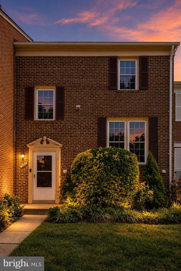 926 SHERWOOD CT, Sterling, VA 20164