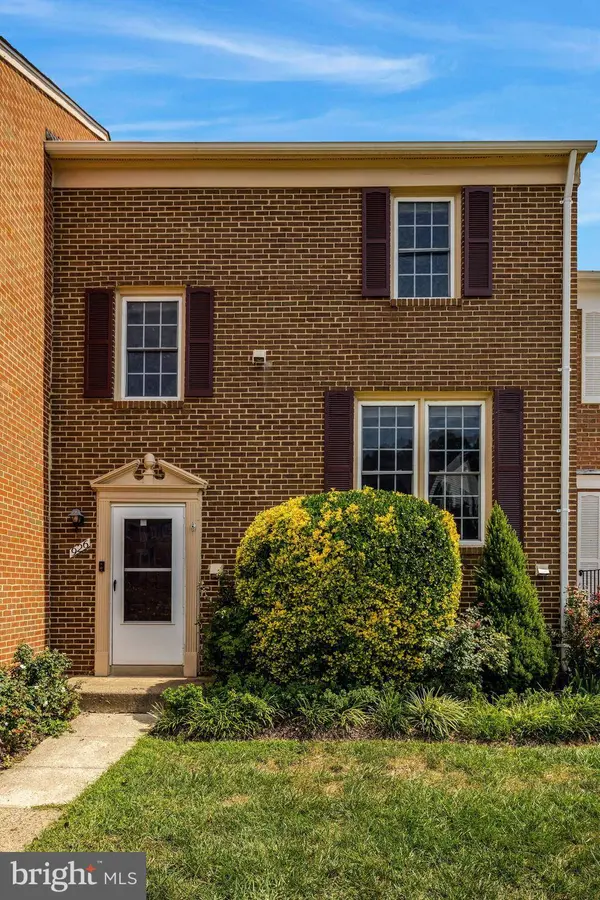 926 SHERWOOD CT, Sterling, VA 20164