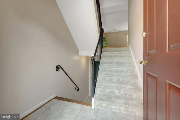 926 SHERWOOD CT, Sterling, VA 20164