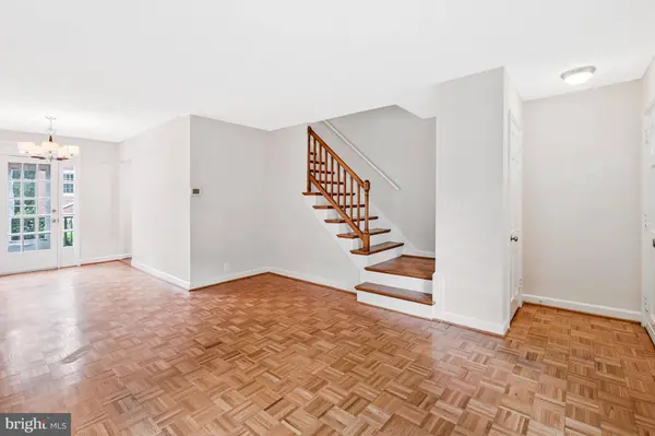 4829 28TH ST S #B, Arlington, VA 22206