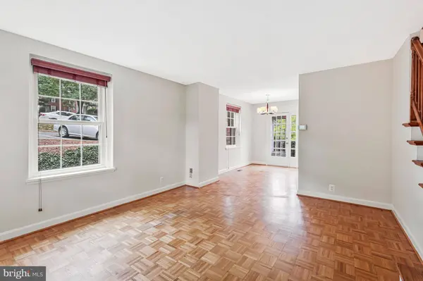 4829 28TH ST S #B, Arlington, VA 22206