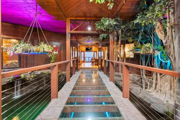 120 WOA RD, Hilo, HI 96720