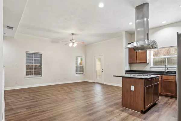 901 Mckinney Park LN, Houston, TX 77003