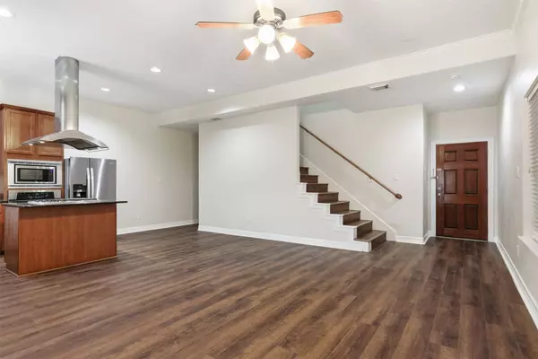 901 Mckinney Park LN, Houston, TX 77003