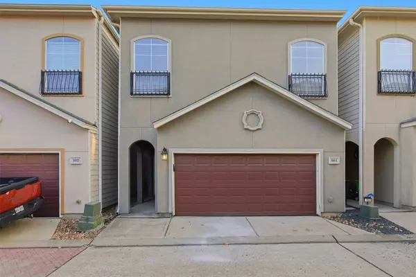 901 Mckinney Park LN, Houston, TX 77003