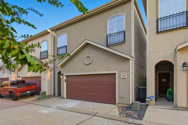 901 Mckinney Park LN, Houston, TX 77003