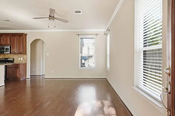 2 Bettina LN, The Woodlands, TX 77382