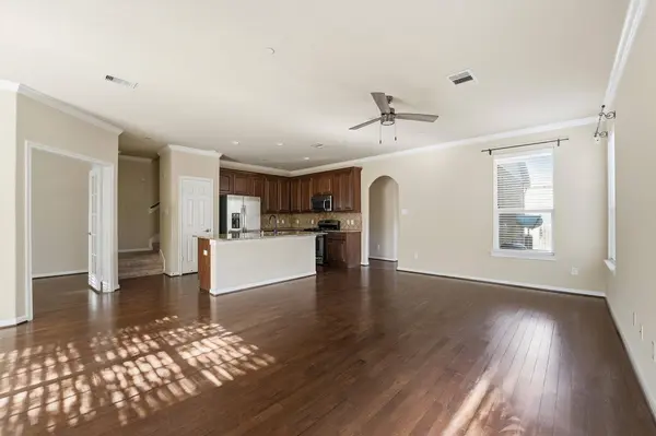 2 Bettina LN, The Woodlands, TX 77382