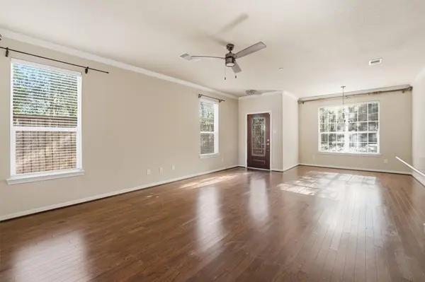 2 Bettina LN, The Woodlands, TX 77382