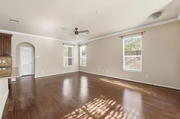 2 Bettina LN, The Woodlands, TX 77382