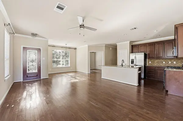 2 Bettina LN, The Woodlands, TX 77382