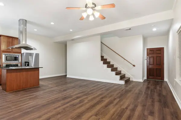 901 Mckinney Park LN, Houston, TX 77003
