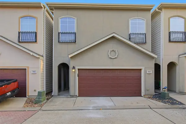 901 Mckinney Park LN, Houston, TX 77003