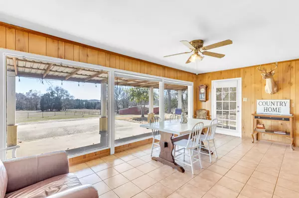 20 Tyler Texas Country Home and Acerage for Sale in East Texas Carroll Bobo Broker