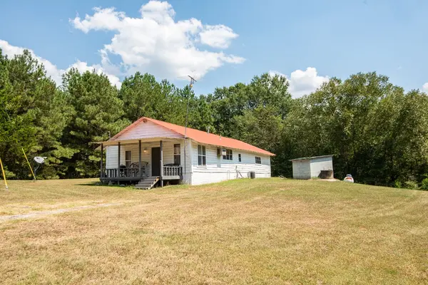 28 TX Sabine River frontage hunting land for sale covered porch camp house