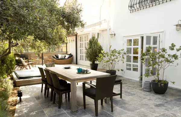 7 Ways to Stage Your Home for a Quick Summer Sale