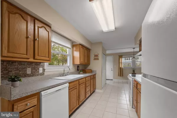 735 CLIFFEDGE, Baltimore, MD 21208