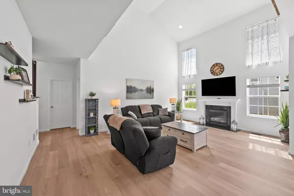 13 BANEBERRY ST, Stewartstown, PA 17363