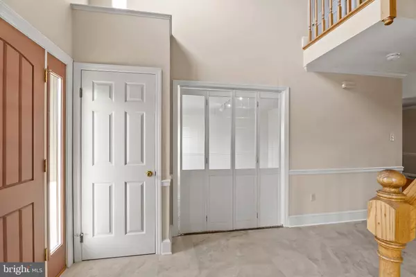 10 CARRIAGE HILL DR, Hagerstown, MD 21742