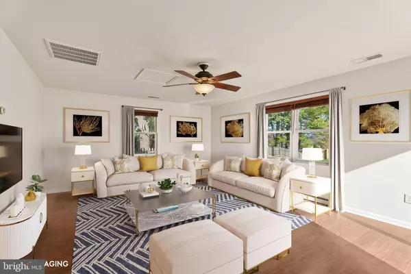 10 CARRIAGE HILL DR, Hagerstown, MD 21742