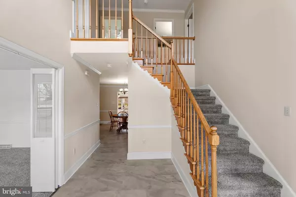 10 CARRIAGE HILL DR, Hagerstown, MD 21742