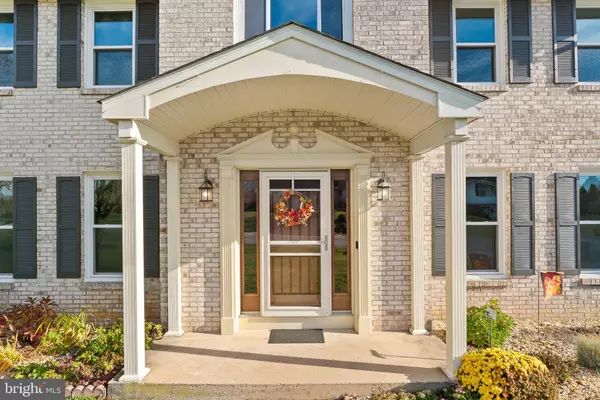 10 CARRIAGE HILL DR, Hagerstown, MD 21742