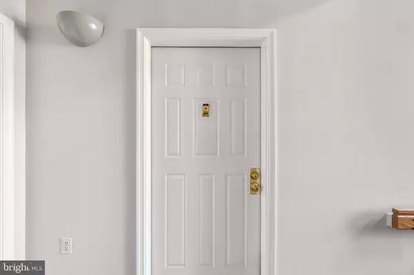 8378 MONTGOMERY RUN RD #D, Ellicott City, MD 21043