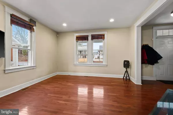 3016 WAYNE AVE, Baltimore, MD 21207