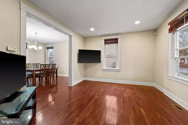 3016 WAYNE AVE, Baltimore, MD 21207