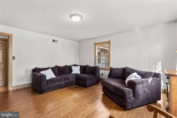 2472 FAIRWAY OAKS CT, Hampstead, MD 21074