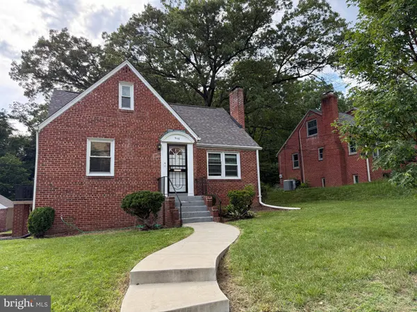 9110 AUTOVILLE DR, College Park, MD 20740