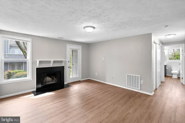 3925 GREENCASTLE RD #103, Burtonsville, MD 20866