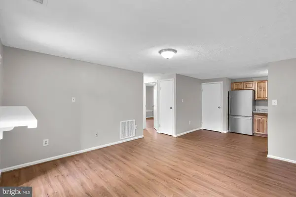 3925 GREENCASTLE RD #103, Burtonsville, MD 20866