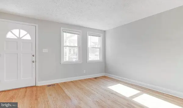 1046 ELM RD, Halethorpe, MD 21227