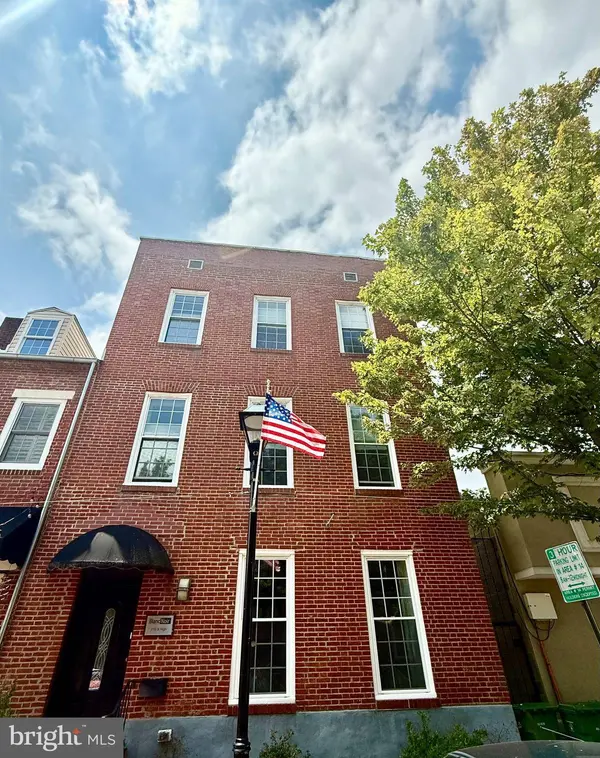 210 S HIGH ST
