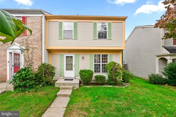 2106 CARRIAGE SQUARE PL