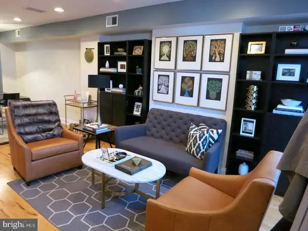 715 S EAST AVE, Baltimore, MD 21224