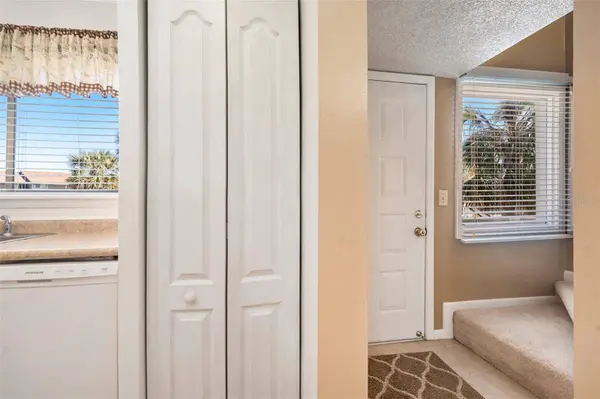 6311 NEWTOWN CIR #11B2, Tampa, FL 33615