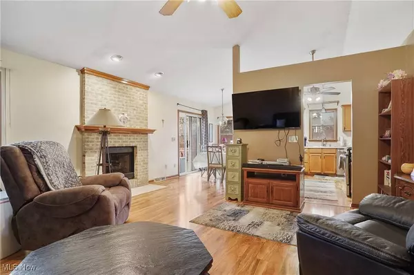 6874 Berry Blossom DR, Austintown, OH 44406