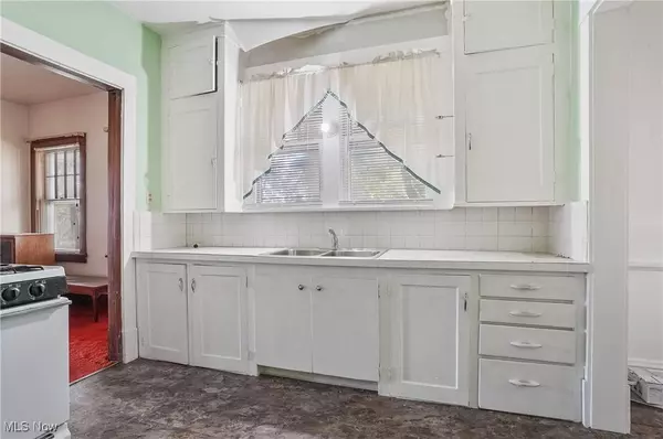 196 Maywood DR, Youngstown, OH 44512