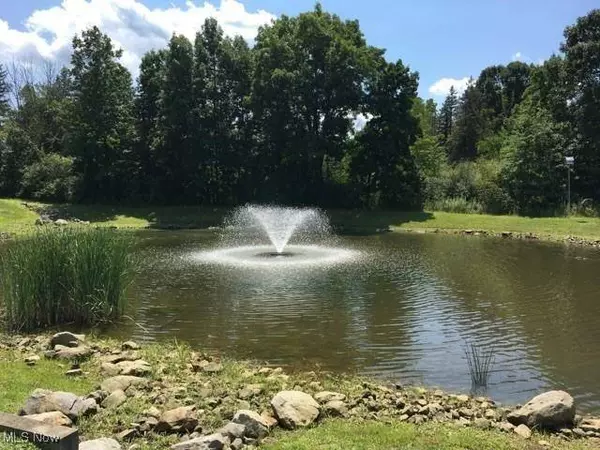 9264 Sharrott RD #1002, Poland, OH 44514