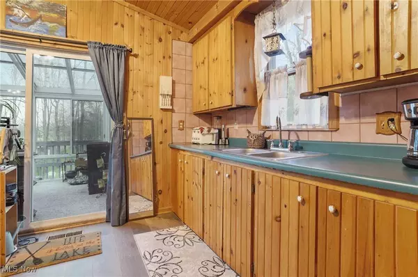 47401 Tomahawk DR, Negley, OH 44441