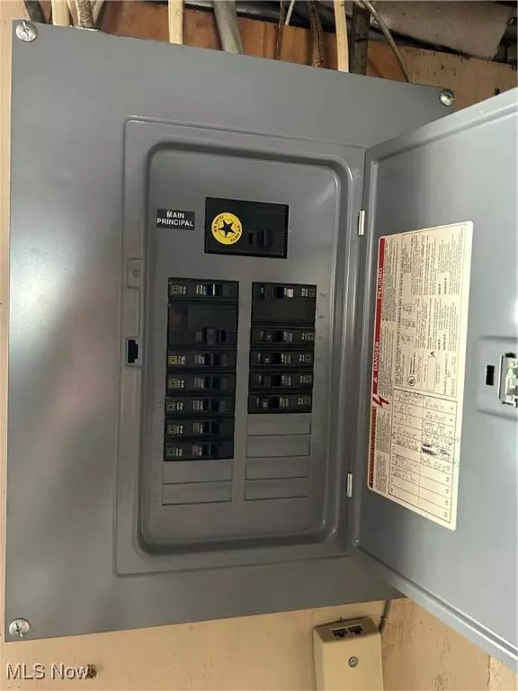 324 Williams CT, Girard, OH 44420