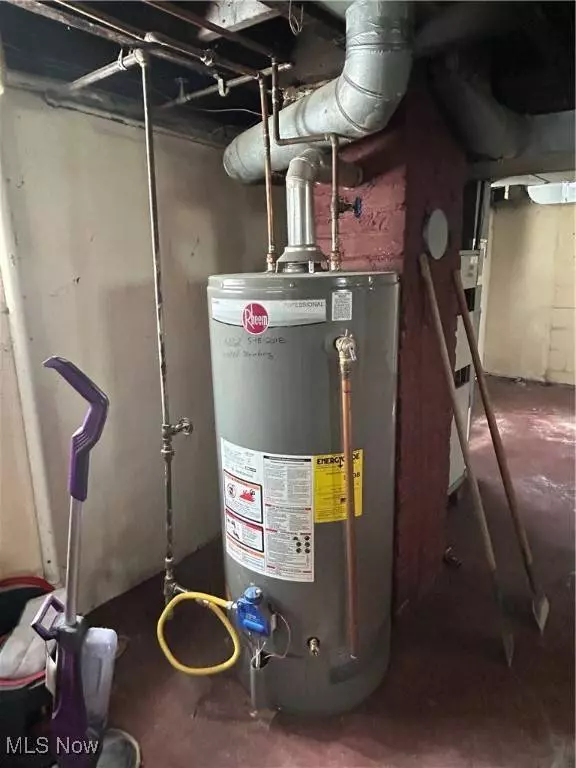 324 Williams CT, Girard, OH 44420