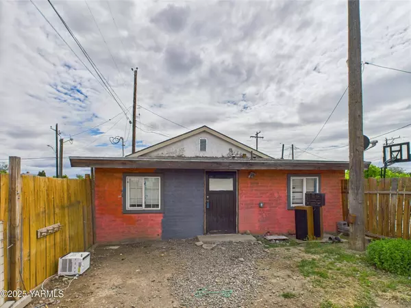 304 naches Ave S, Wapato, WA 98951