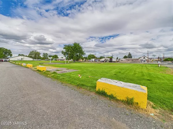 304 naches Ave S, Wapato, WA 98951