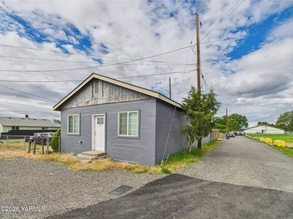 304 naches Ave S, Wapato, WA 98951