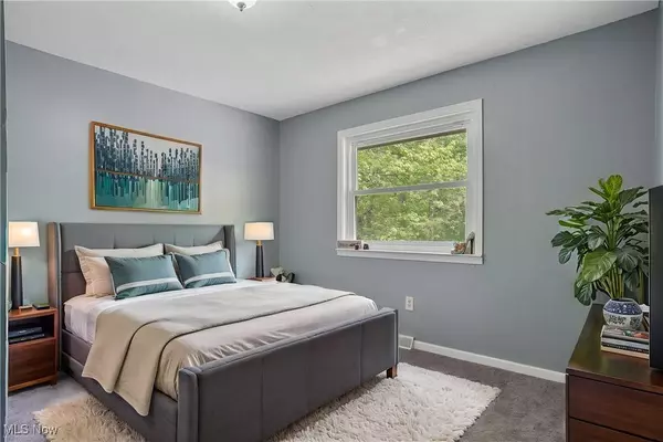 10699 Whippoorwill RD, Newton Falls, OH 44412