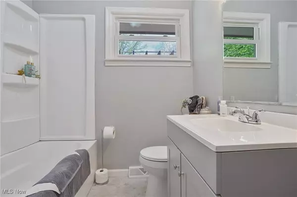 10699 Whippoorwill RD, Newton Falls, OH 44412