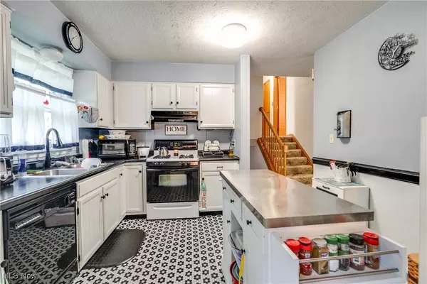 1429 Tomilu DR, Girard, OH 44420